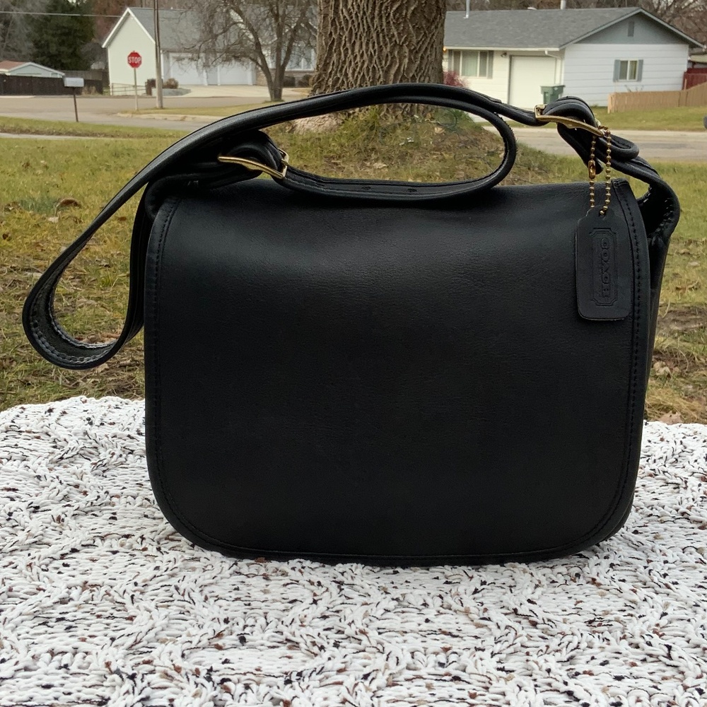 Vintage Coach Classic Shoulder Bag✨